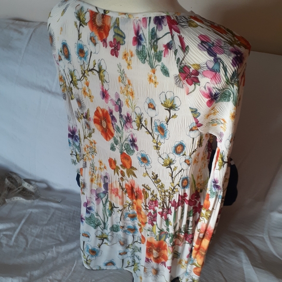 Charlie B New Beautiful Flowy Flower Blouse Tunic - Picture 16 of 16